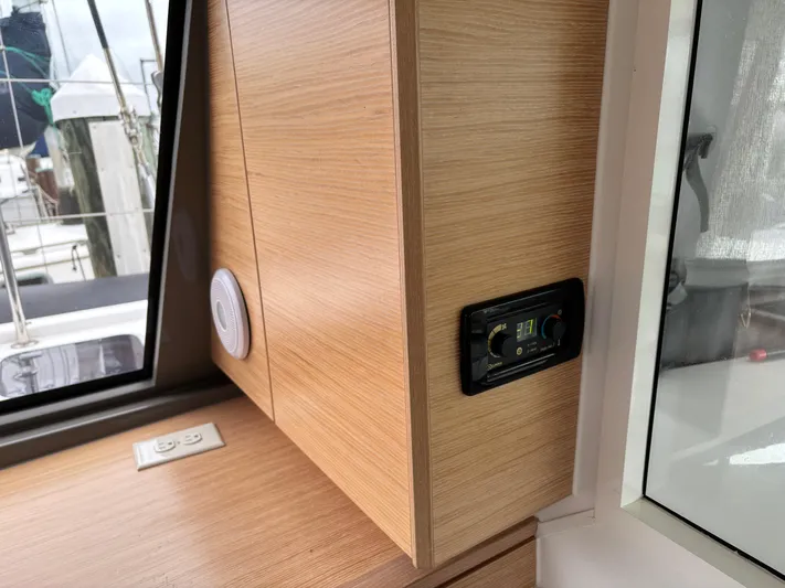 Mana-kai Yacht Photos Pics 