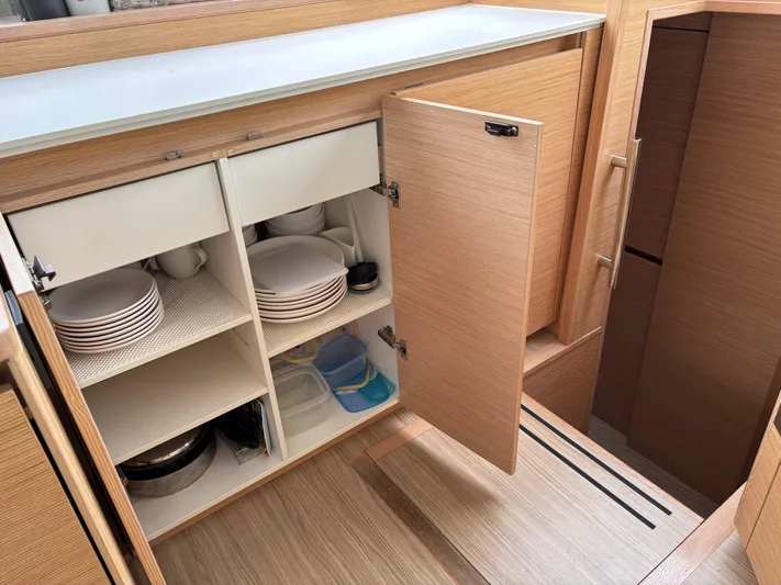 Mana-kai Yacht Photos Pics 