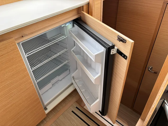 Mana-kai Yacht Photos Pics 