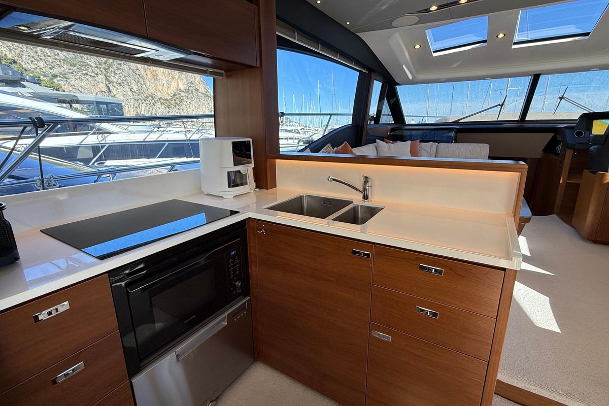 2019 Princess 65 