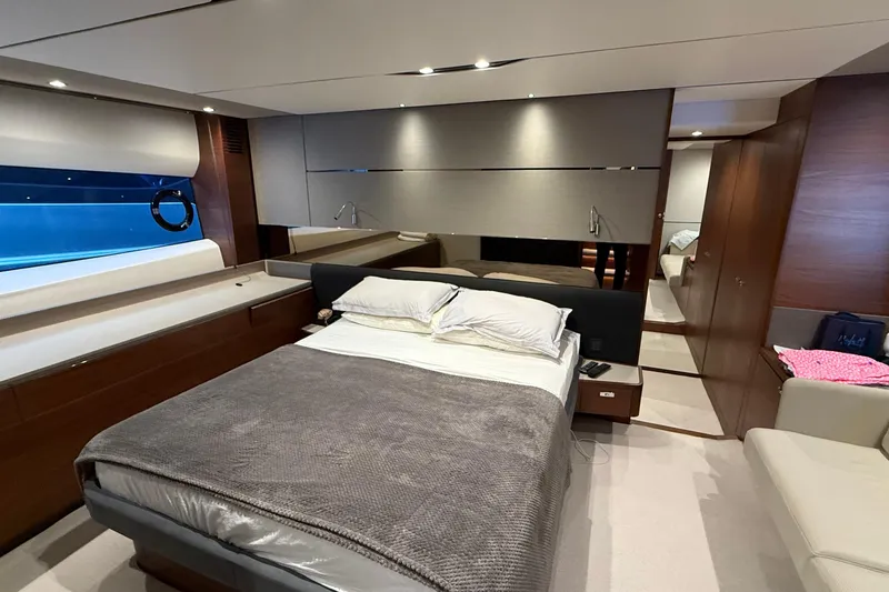 Stra Dodo Yacht Photos Pics Luxurious 2019 Princess S65 yacht bedroom with modern design and elegant furnishings.