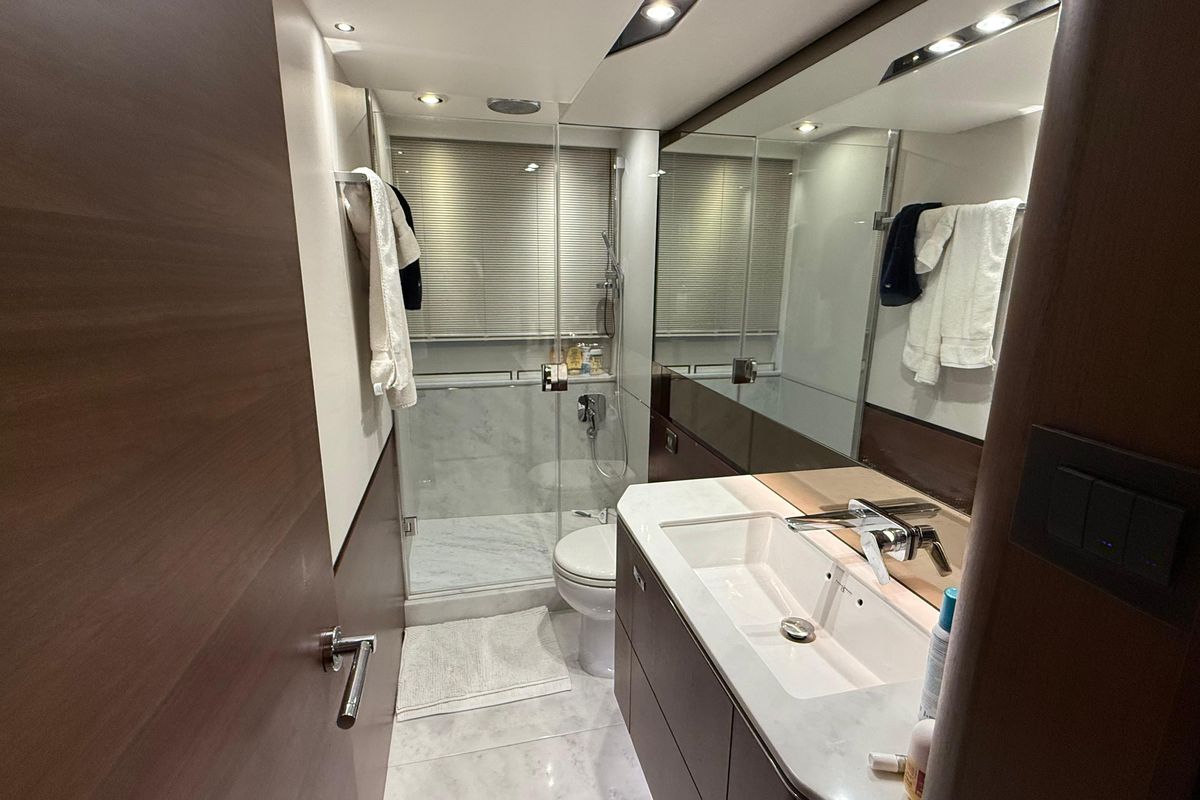 2019 Princess 65 