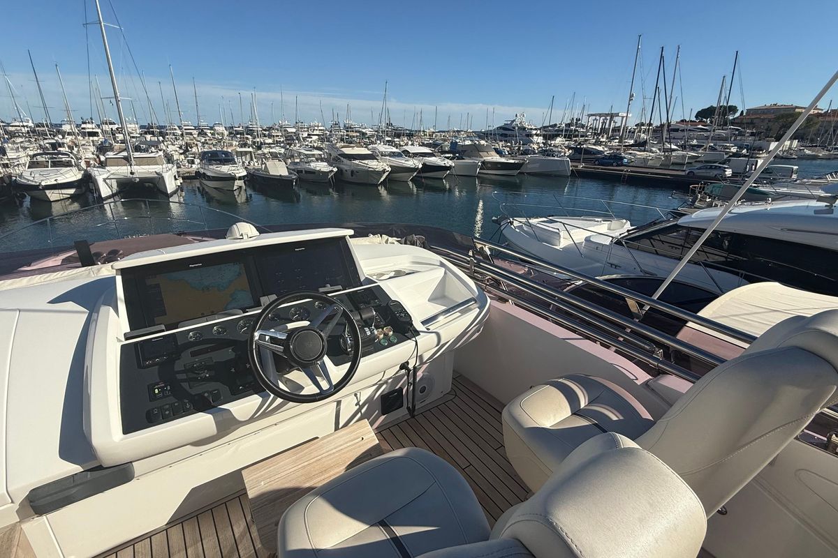 2019 Princess 65 