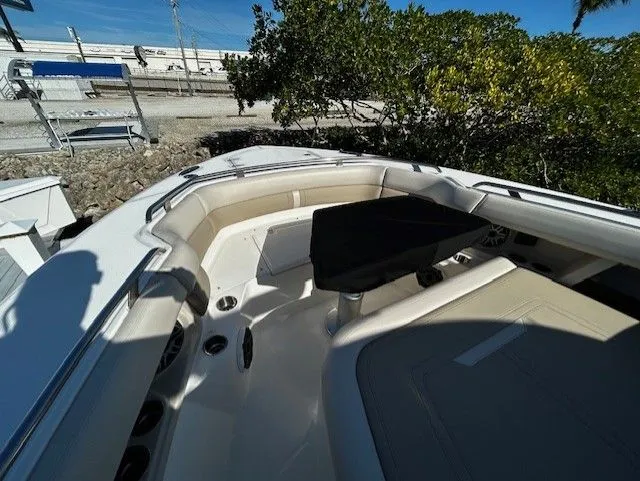  Yacht Photos Pics Boston Whaler 350 EX 2021, luxurious outdoor boat seating area.