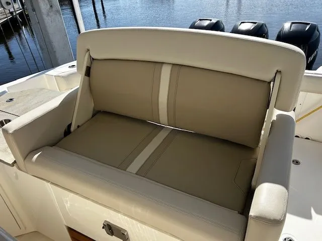  Yacht Photos Pics Boston Whaler 350 EX 2021 boat seating area.