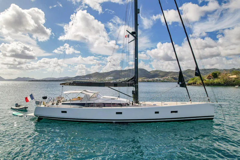 Spark III Yacht Photos Pics 