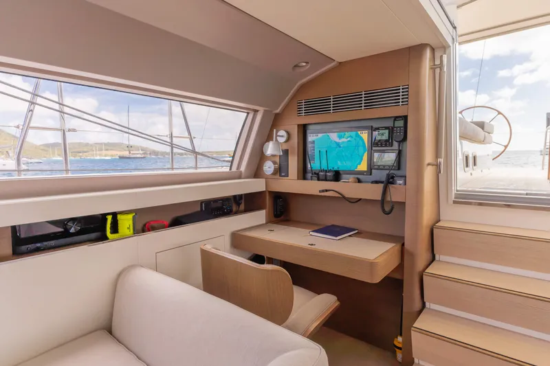 Spark III Yacht Photos Pics 