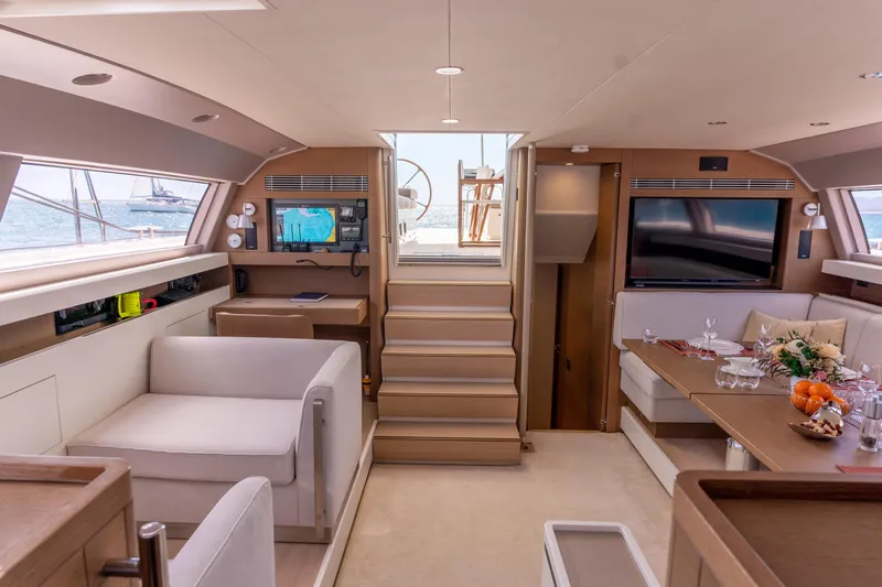 Spark III Yacht Photos Pics 