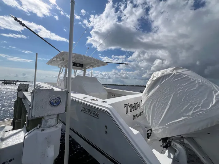 Twin Life Yacht Photos Pics Jupiter 38 TWIN LIFE - Port Aft Photo With Engine Cover