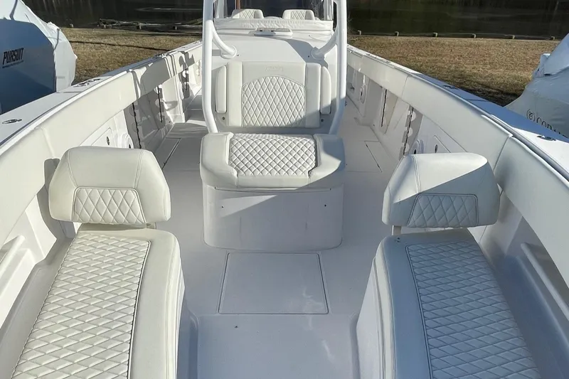 Twin Life Yacht Photos Pics Jupiter 38 TWIN LIFE - Forward Setaing