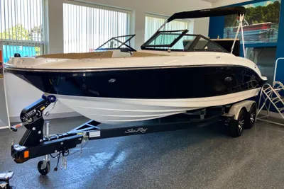 Sea Ray SPX 210