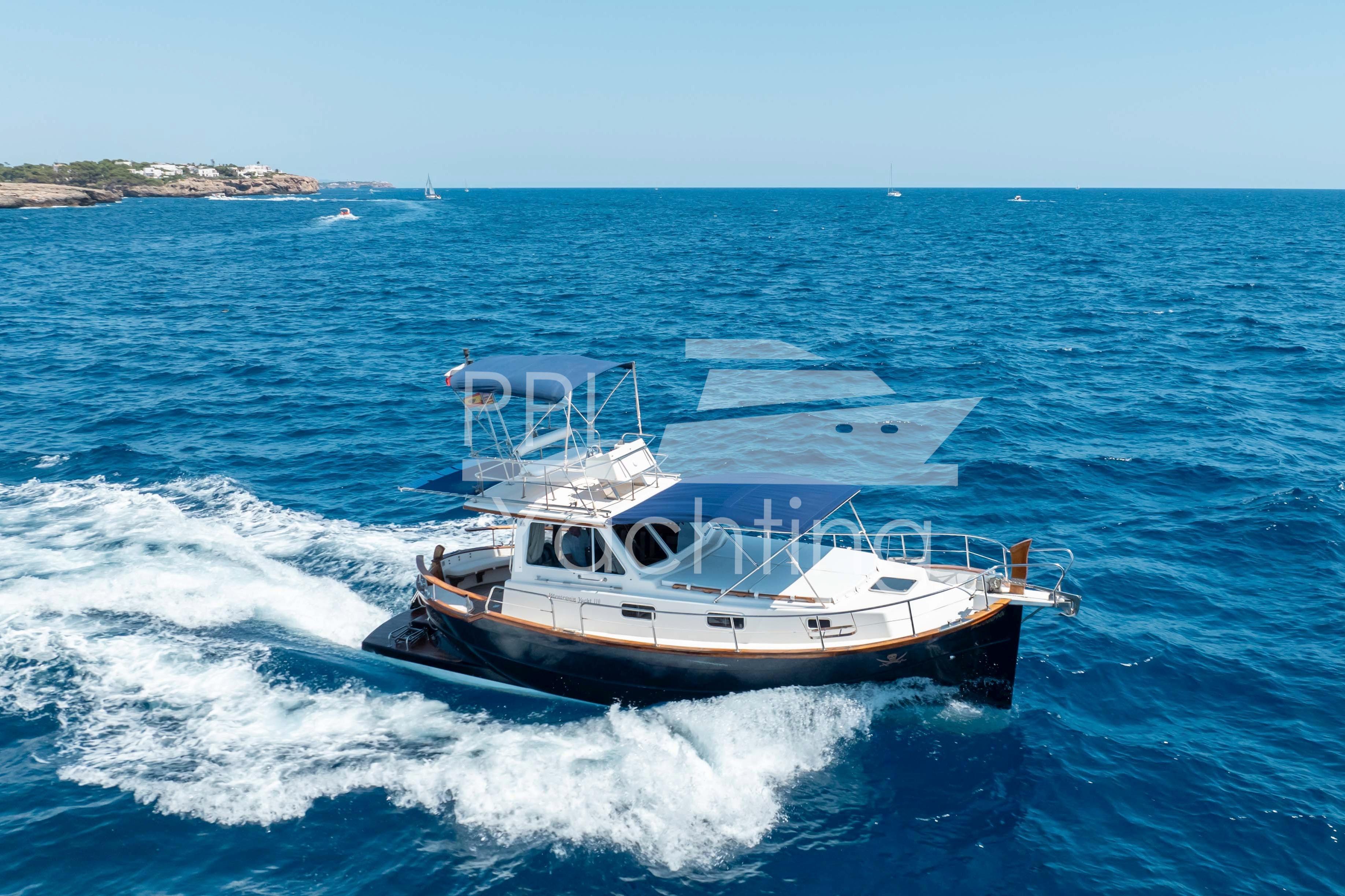 2001 Menorquin Yacht 110 Fly