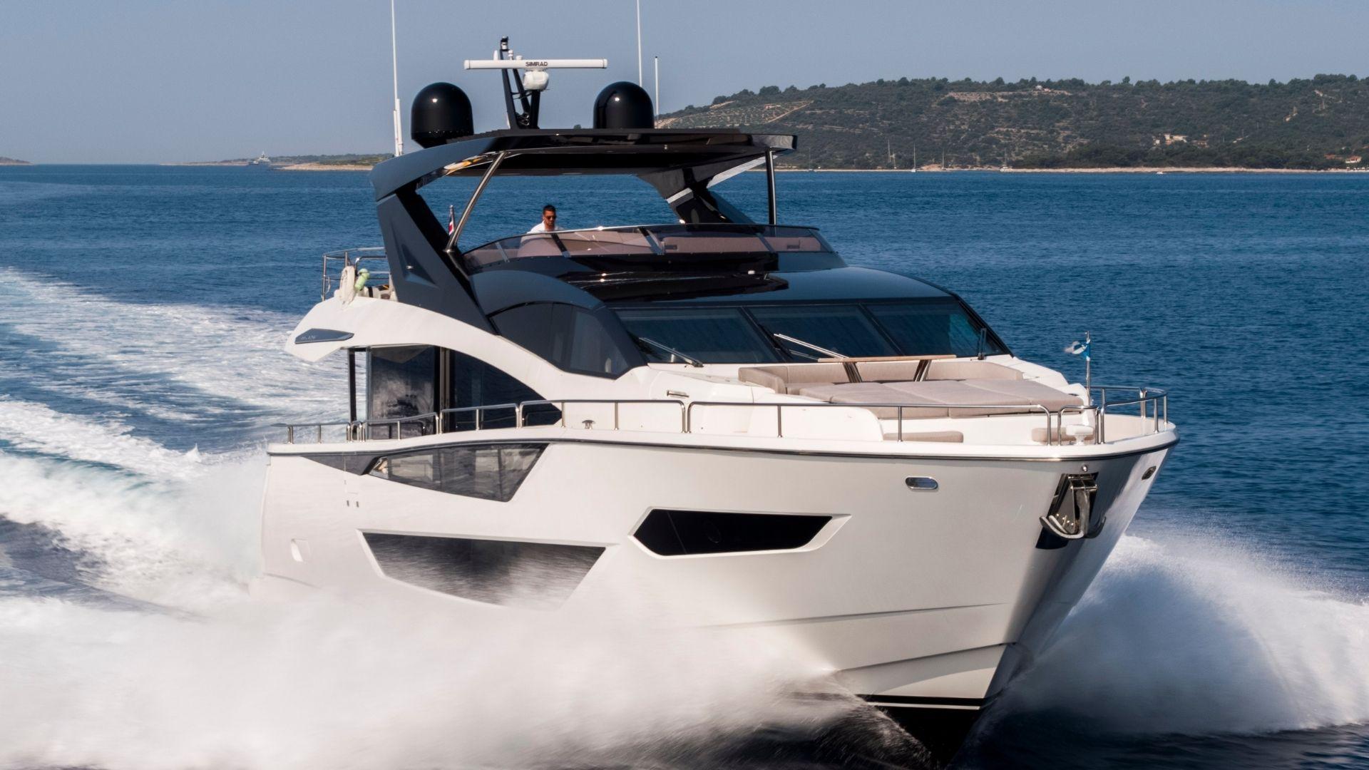 2023 Sunseeker 88 Yacht