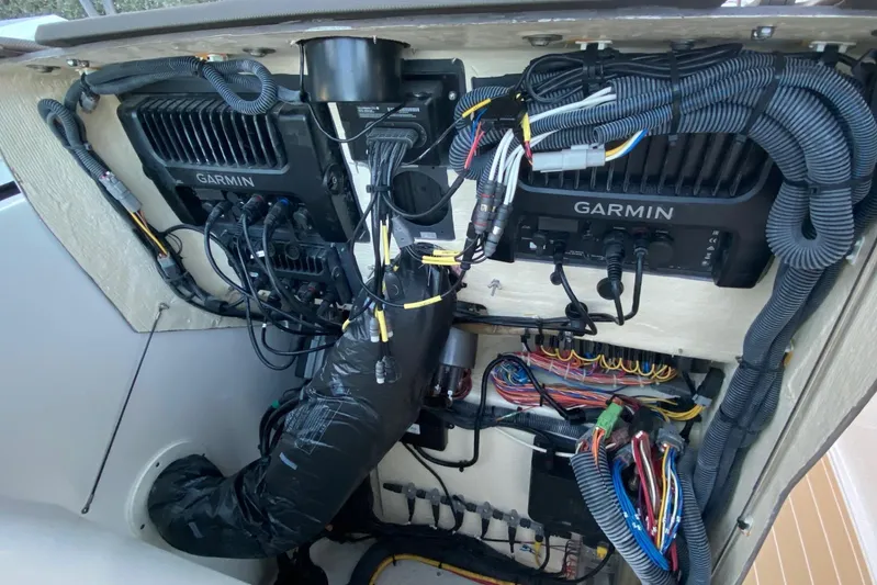 Perfect Draw Yacht Photos Pics Wiring and Garmin electronics inside a 2020 Pursit DC 325 boat.