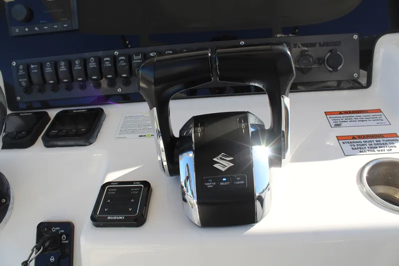  Yacht Photos Pics Twin Vee 280 GFX 2022 helm with Suzuki controls.