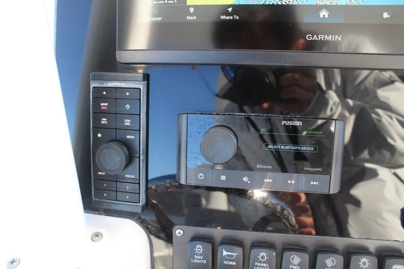  Yacht Photos Pics Garmin and Fusion controls on Twin Vee 280 GFX 2022 boat.