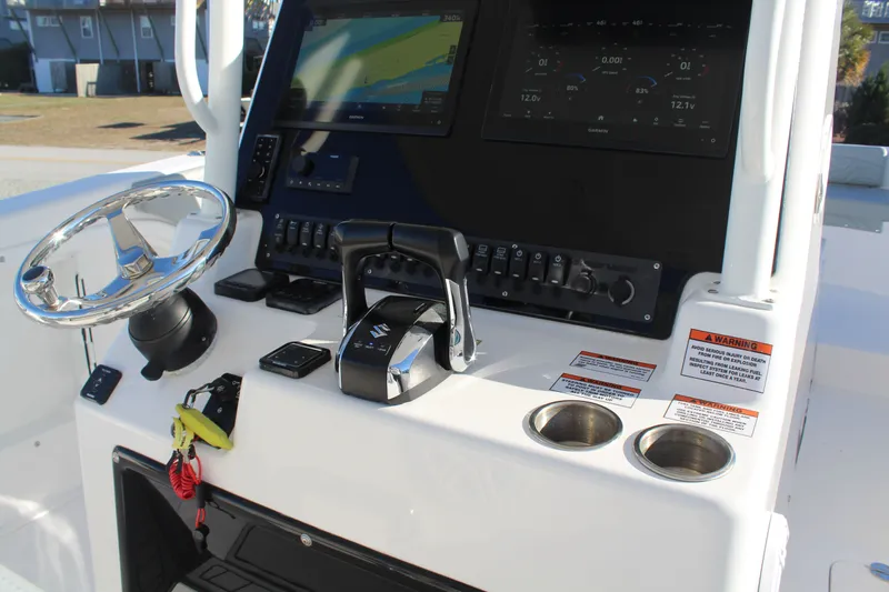  Yacht Photos Pics Control console of Twin Vee 280 GFX boat, year 2022.