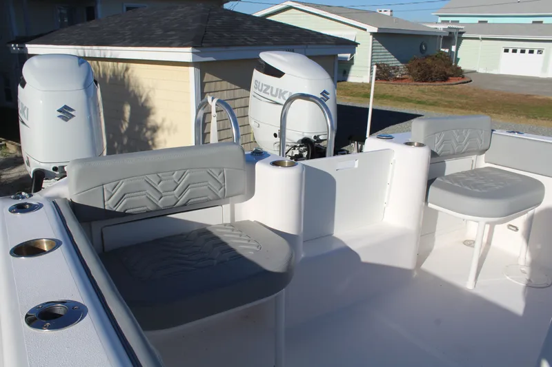  Yacht Photos Pics Interior of 2022 Twin Vee 280 GFX boat.