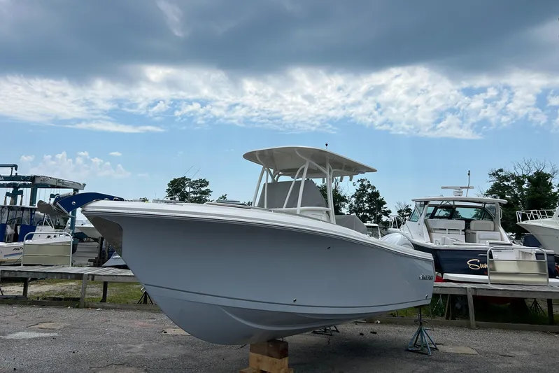  Yacht Photos Pics 2024 Sailfish 242CC center console boat on display at a marina.