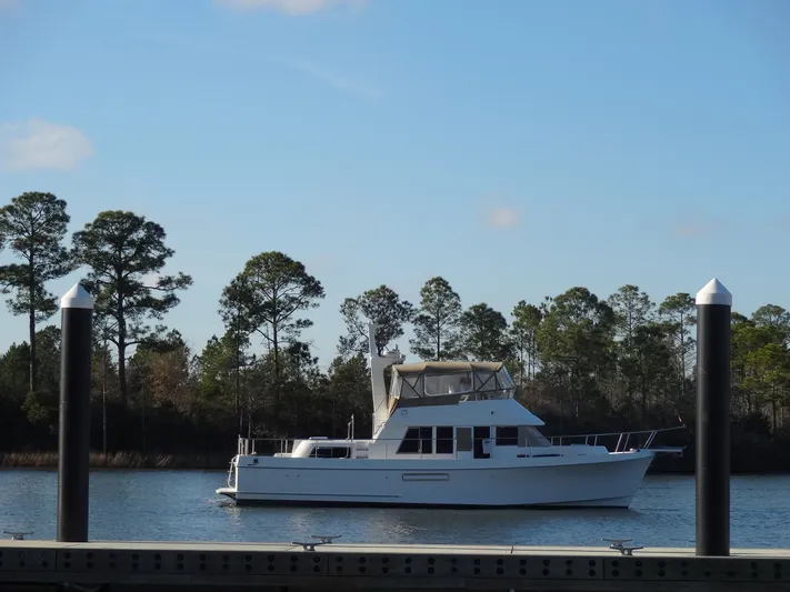 Slow Dance 1000 Hr. Service & Ready To Go Again Yacht Photos Pics 2006 Ocean Alexander 48 Classico yacht on calm water.