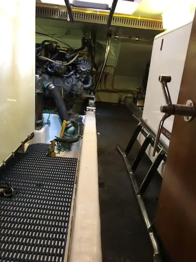 Slow Dance 1000 Hr. Service & Ready To Go Again Yacht Photos Pics 