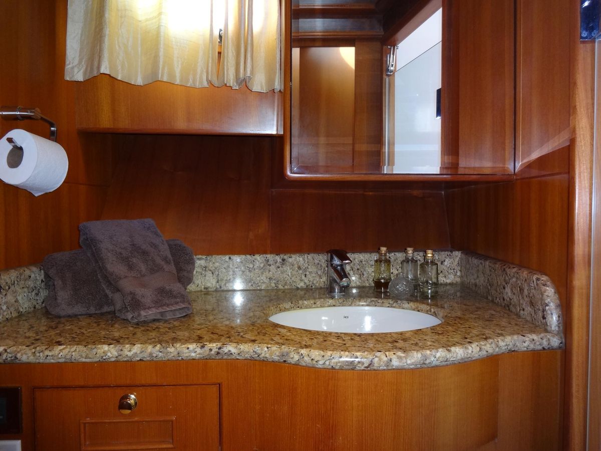 2006 Ocean Alexander 48 