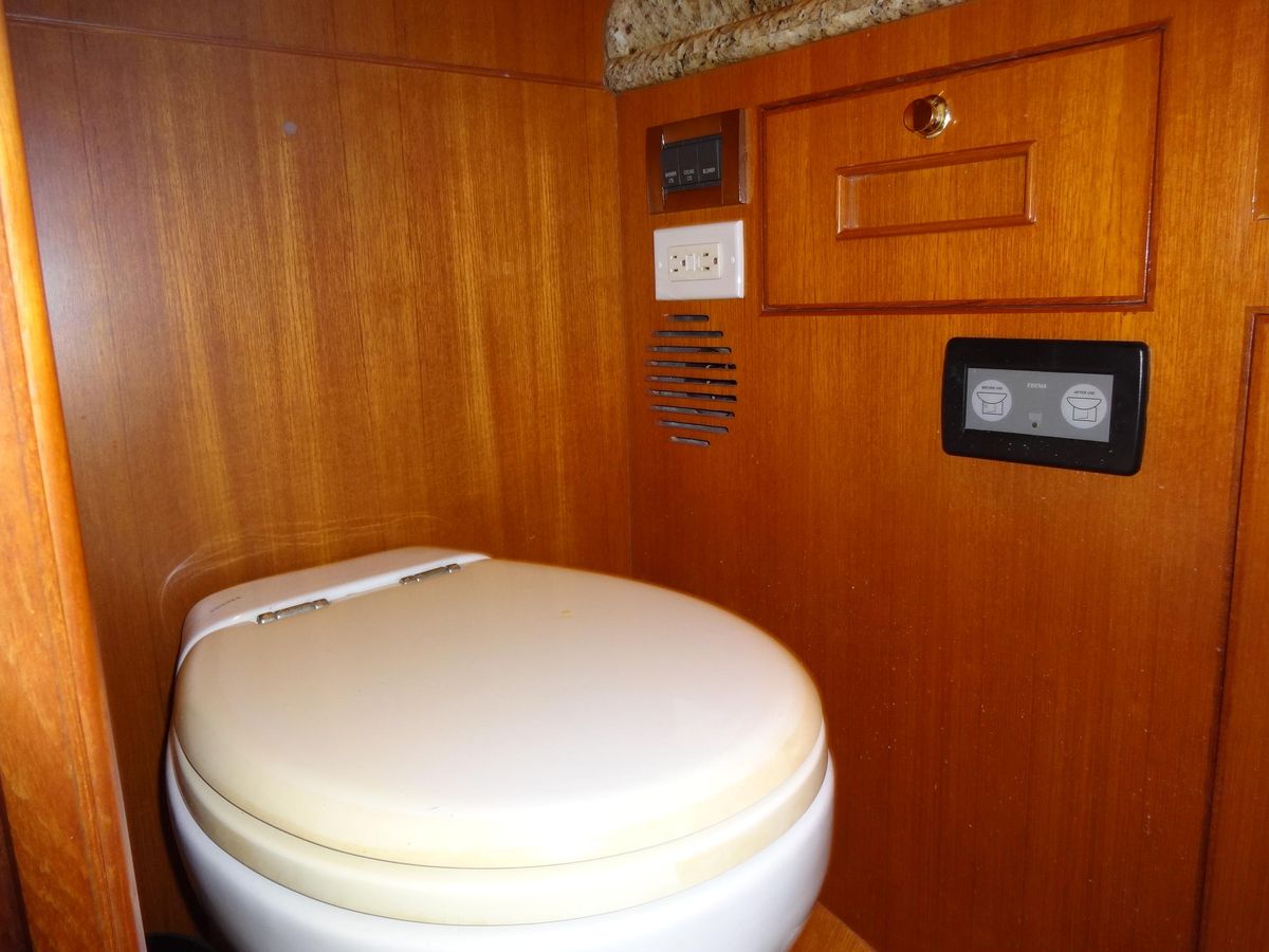 2006 Ocean Alexander 48 
