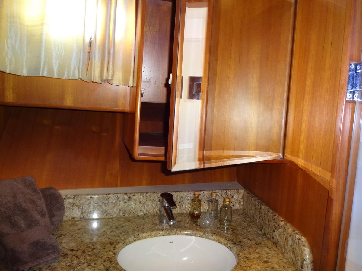 2006 Ocean Alexander 48 