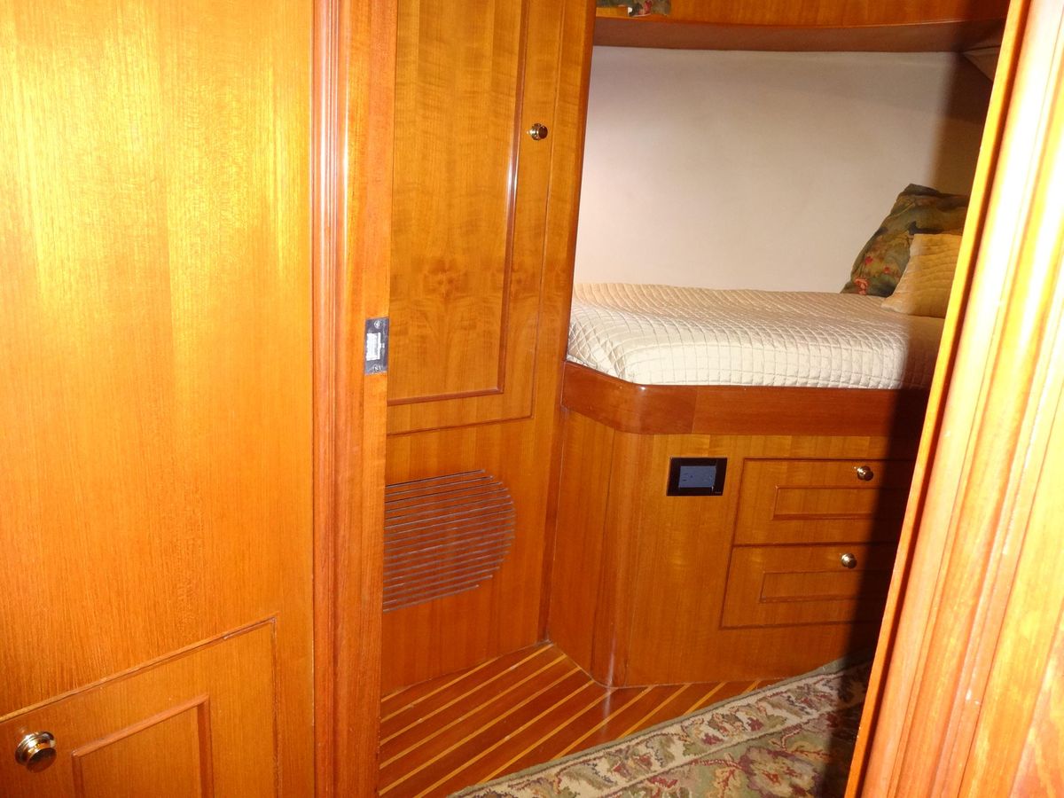 2006 Ocean Alexander 48 