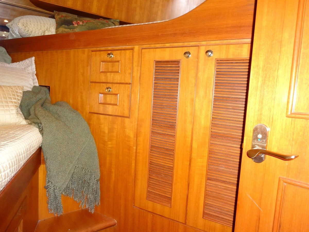 2006 Ocean Alexander 48 