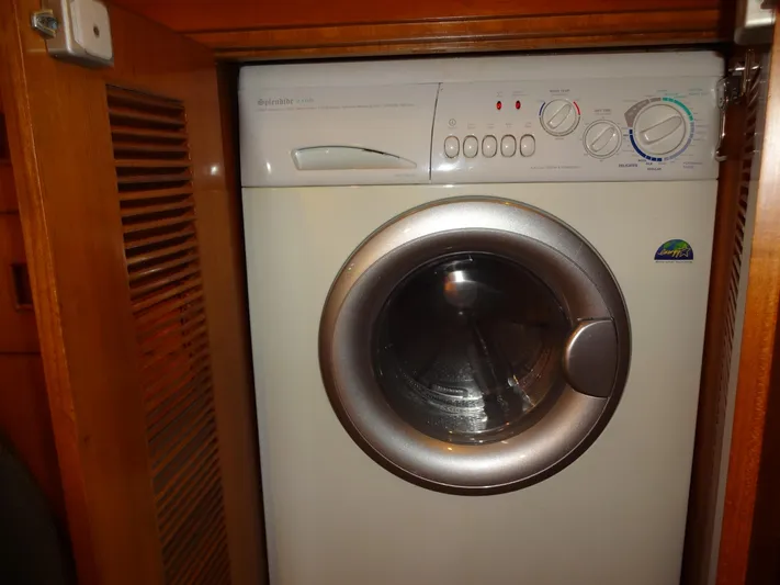 Slow Dance 1000 Hr. Service & Ready To Go Again Yacht Photos Pics 