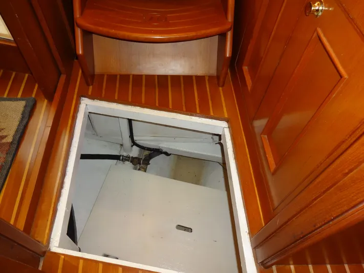 Slow Dance 1000 Hr. Service & Ready To Go Again Yacht Photos Pics 