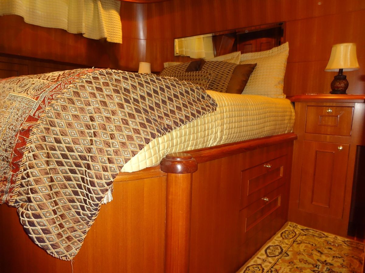 2006 Ocean Alexander 48 