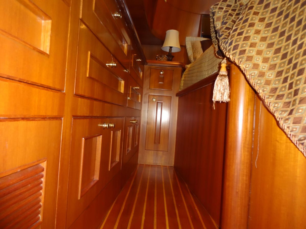 2006 Ocean Alexander 48 