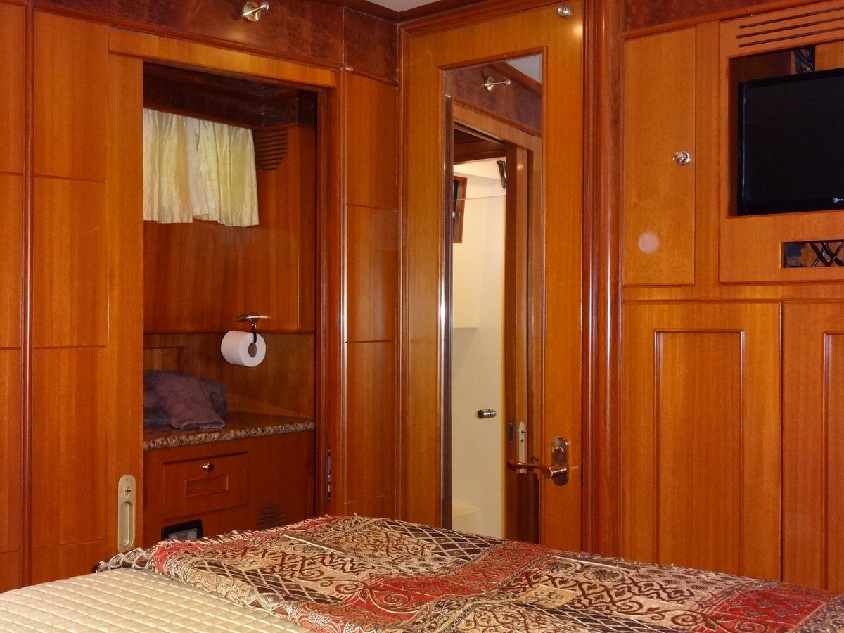 2006 Ocean Alexander 48 