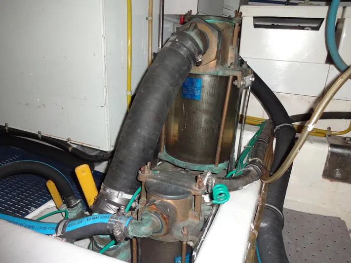 Slow Dance 1000 Hr. Service & Ready To Go Again Yacht Photos Pics 