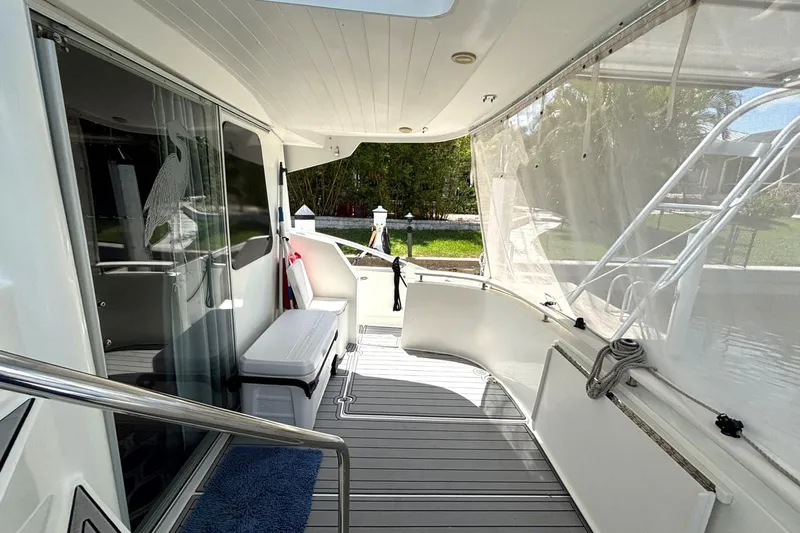 Imagine Yacht Photos Pics Fountaine Pajot Maryland 37 yacht deck, 2000 model, featuring seating and clear enclosure.