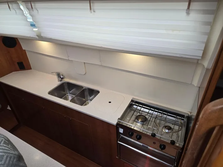 14hands Yacht Photos Pics 2013 Gemini Legacy 35 Galley