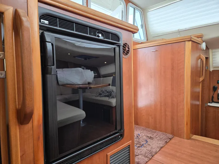 14hands Yacht Photos Pics 2013 Gemini Legacy 35 refrigerator