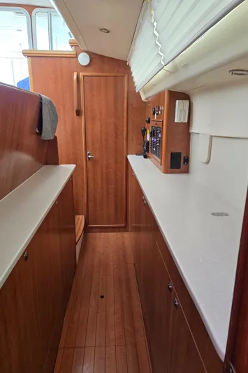 14hands Yacht Photos Pics 2013 Gemini Legacy 35 port side