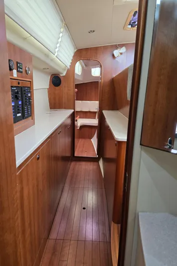 14hands Yacht Photos Pics 2013 Gemini Legacy 35 port side