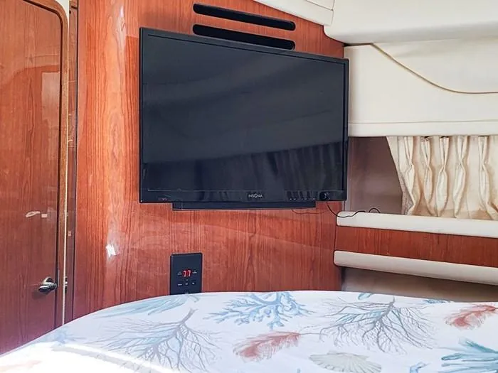  Yacht Photos Pics Interior of 1999 Sea Ray 460 Sundancer with TV and wood paneling.