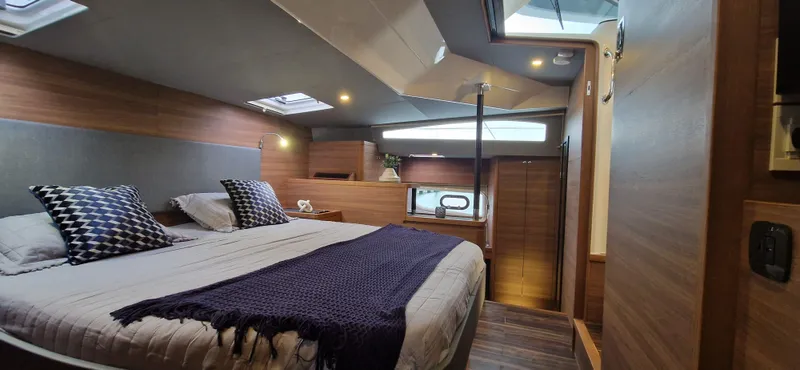  Yacht Photos Pics Aquila 44 Yacht