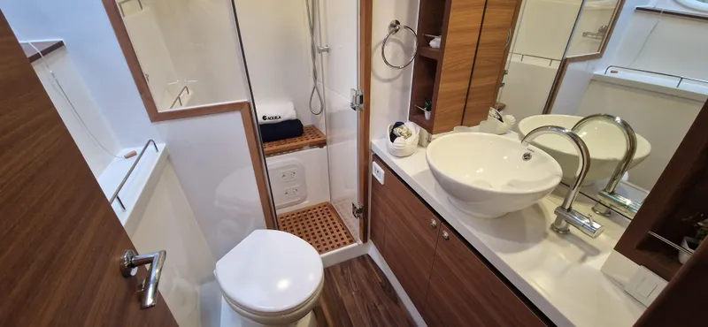  Yacht Photos Pics Aquila 44 Yacht