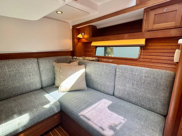 Enterprise Yacht Photos Pics Sabre 38 Enterprise - Lower Lounge Seating