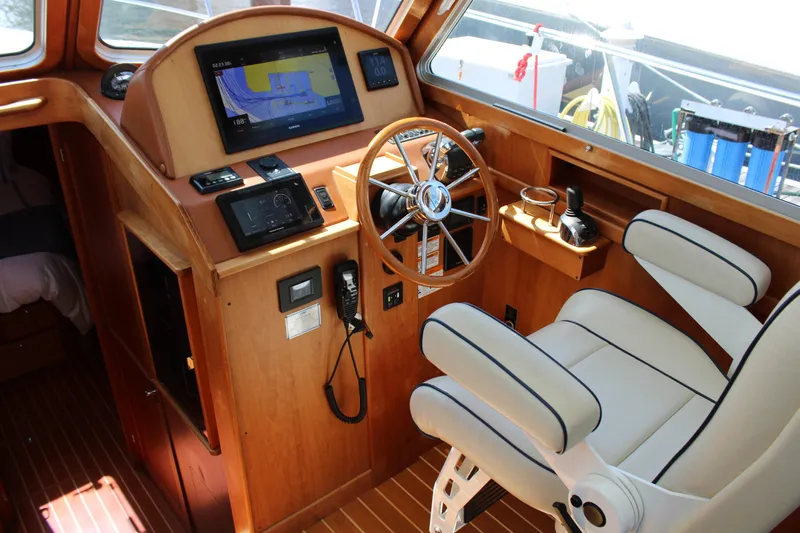 Enterprise Yacht Photos Pics Sabre 38 Enterprise - Helm and Electronics