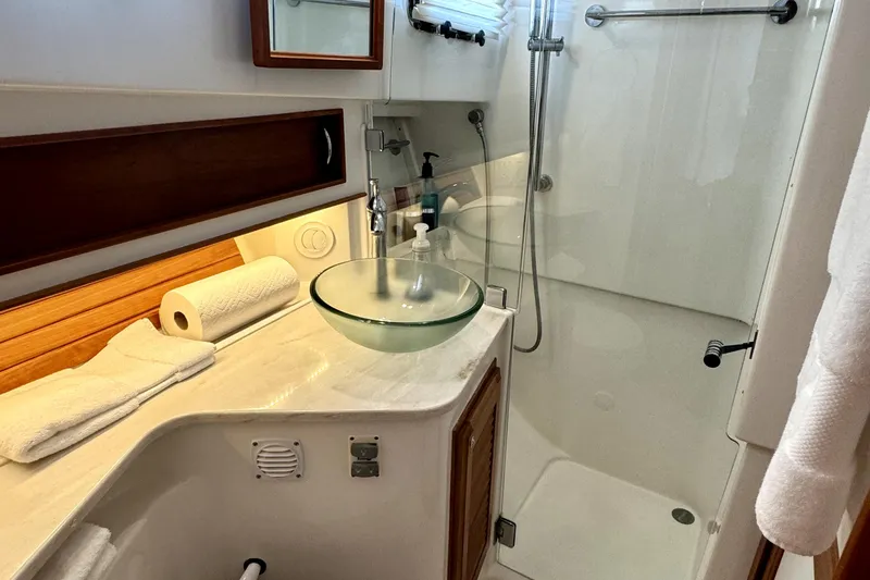 Enterprise Yacht Photos Pics Sabre 38 Enterprise - Head, Shower and Sink