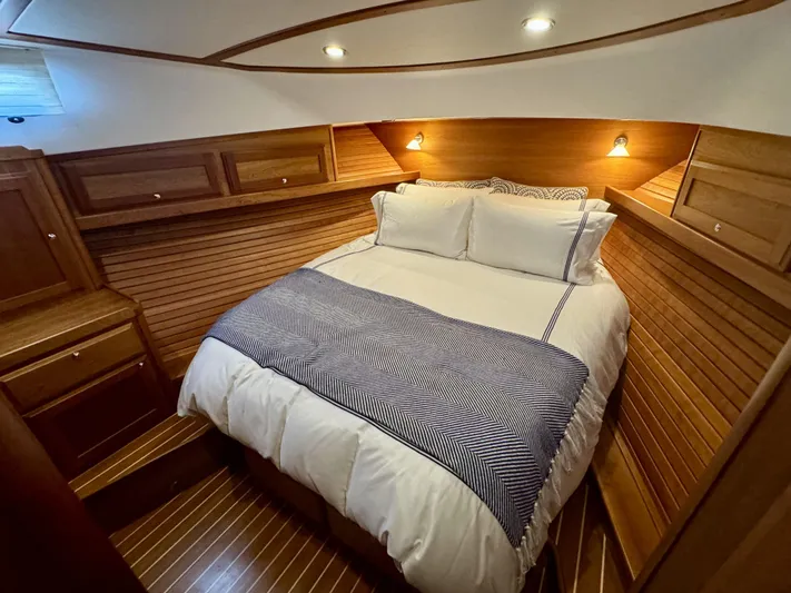 Enterprise Yacht Photos Pics Sabre 38 Enterprise - Stateroom, Island Queen Berth