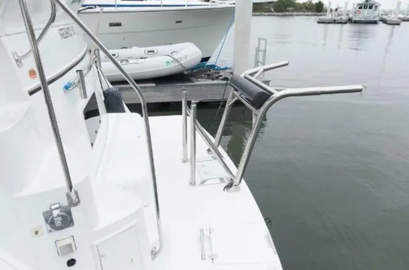  Yacht Photos Pics 2000 Carver 506 Motor Yacht docked with swim platform and railing.