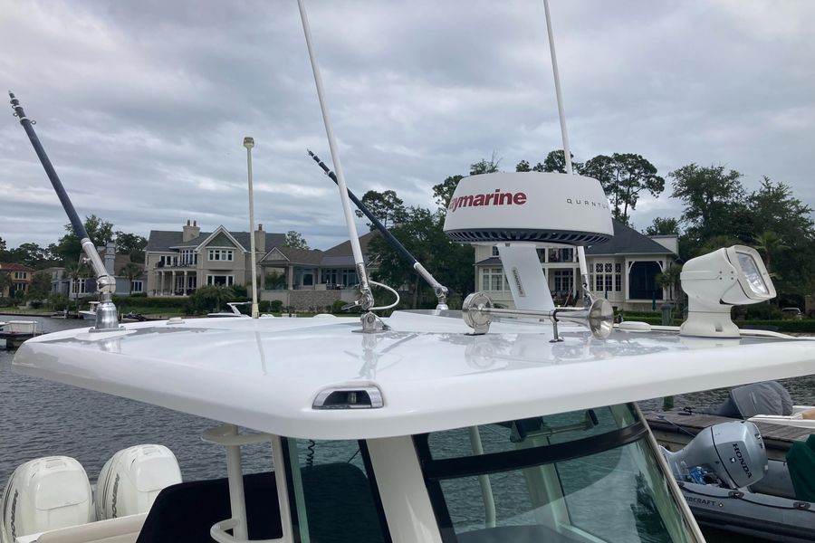 2017 Boston Whaler Outrage Center Console